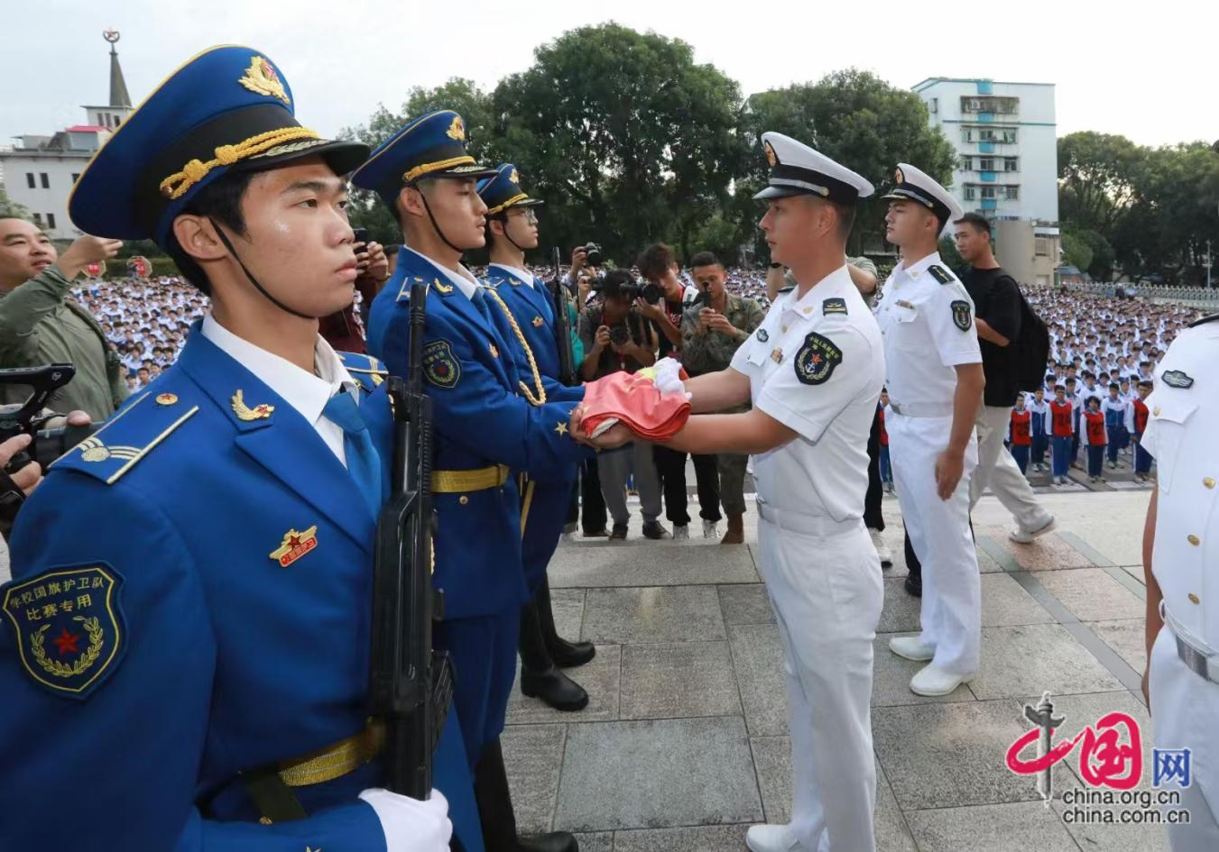 南部战区海军：军地“一盘棋”共绘教育“同心圆”(图2)